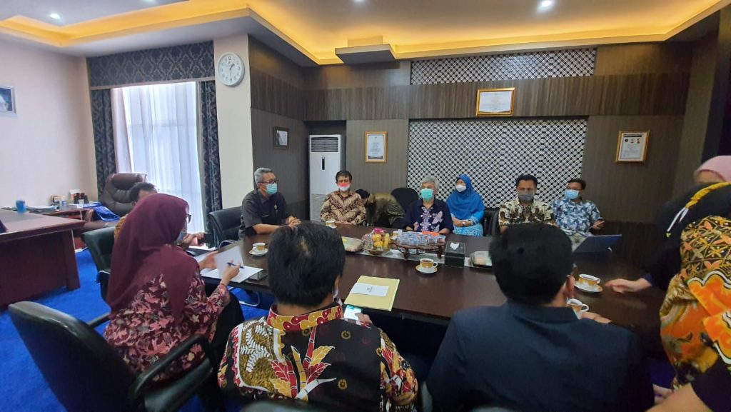 TIM Polman Bandung presentasikan konsep pendidikan kampus berbasis industri 4.0 ke Pemda Kota Cirebon. fajarnusantara.