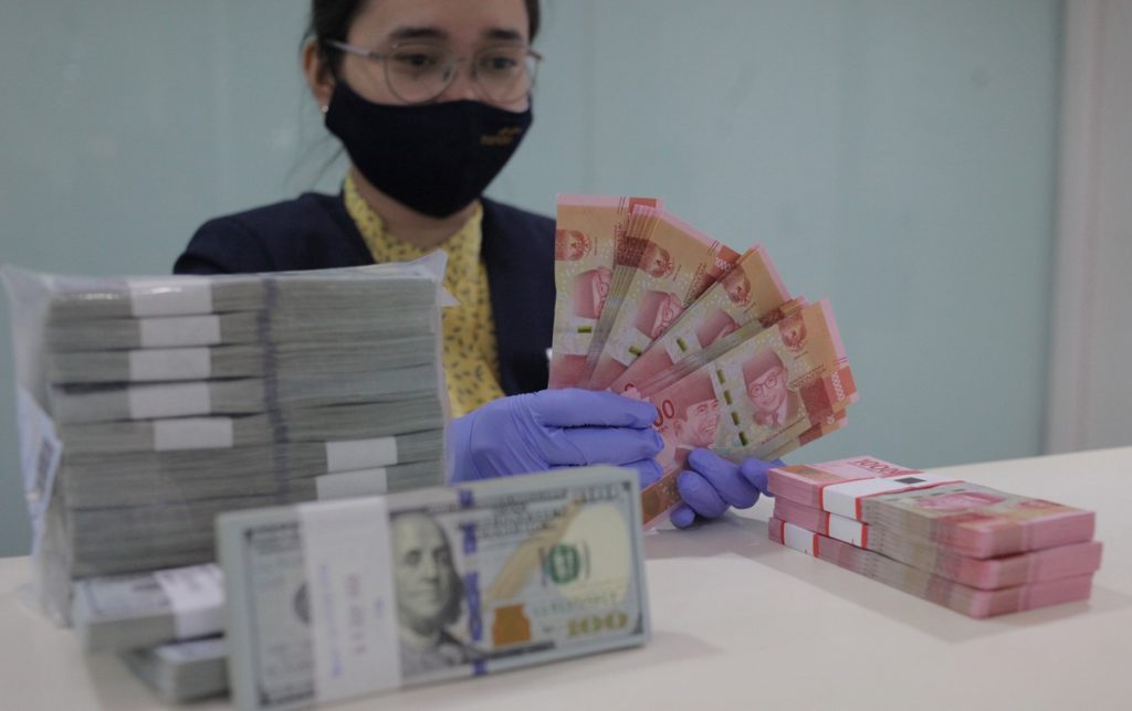 Jumlah penerima subsidi gaji bagi yang berpenghasilan dibawah Rp 5 juta akan berkurang. (foto: harian asia)