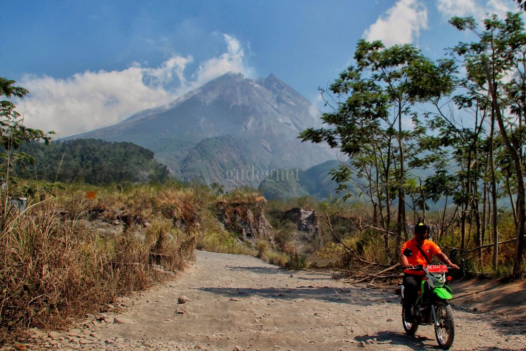 BPPTKG menaikan status aktivitas Gunung Merapi menjadi level III atau Siaga, Kamis (5/11) siang. (foto: gudgetnet)