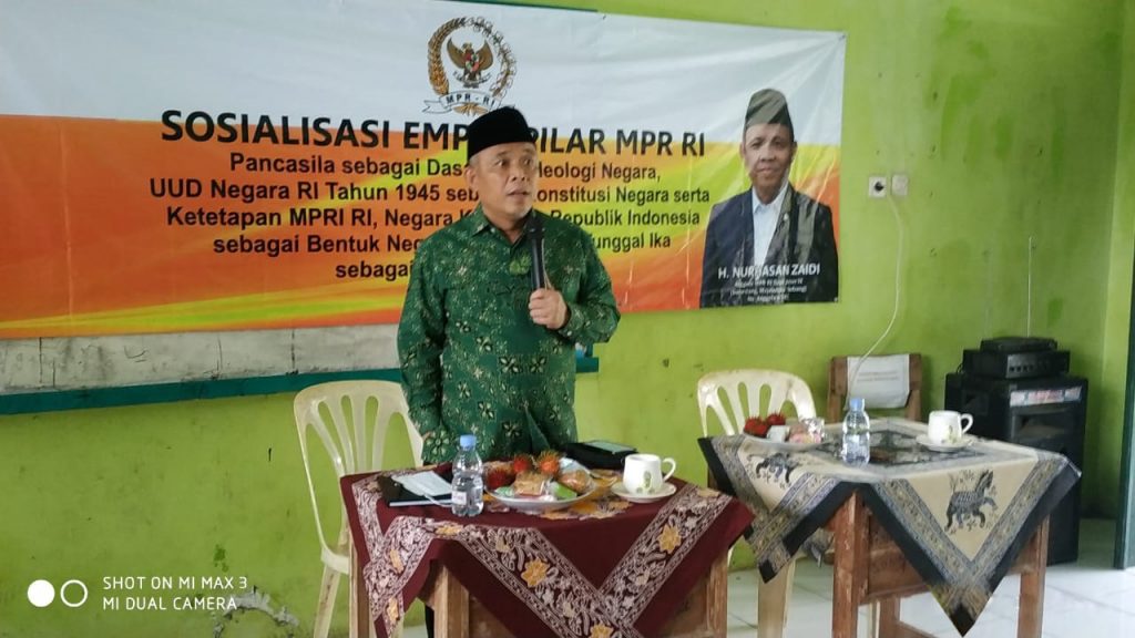 Anggota MPR RI, H. Nurhasan Zaidi dalam kegiatan sosialisasi 4 Pilar MPR RI bersama kepala-kepala sekolah dan guru-guru PUI di Kabupaten Subang Provinsi Jawa Barat, Minggu (15/11/2020). (Foto: Fajarnusantara.com)