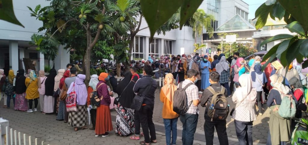 Puluhan CPNS yang dinyatakan lulus SKB Tahun Anggaran 2019 mendatangi RSUD Sumedang untuk membuat keterangan sehat jasmani dan rohani. (foto: fajarnusantara.com)