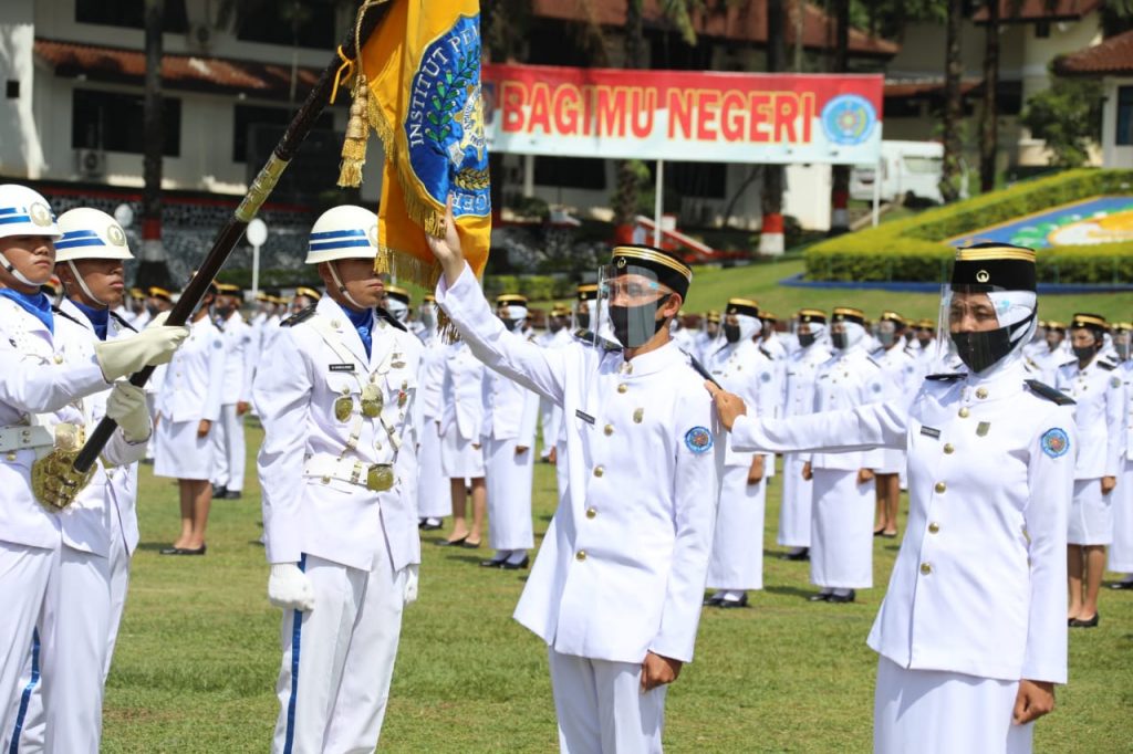 Prosesi pelantikan 1.098 muda praja IPDN Angkatan XXXI Tahun 2020 di Lapangan Parade Kampus IPDN Jatinangor Kabupaten Sumedang (foto: ist/humas ipdn)