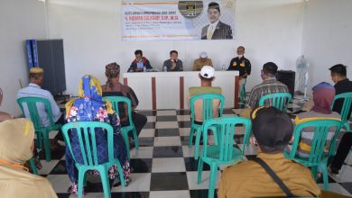 Anggota Komisi I DPRD Provinsi Jabar dari Fraksi PKS, Kang RinSo (duduk depan, dua dari kiri) dalam Agenda Reses I Tahun Sidang 2020-2021 di Kabupaten Sumedang, Senin (9/11). (foto: fajarnusantara.com)