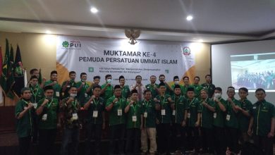 Jajaran Pengurus Daerah Pemuda PUI yang menjadi perwakilan Muktamar Muktamar Ke-4 Pemuda PUI secara offline foto bersama usai acara. (foto: humas PUI)