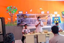 Anggota DPRD Kabupaten Sumedang Fraksi PKS, Drg. Rahmat Juliadi memberi sambutan disela resesnya, Minggu (22/11). (foto: humas PKS)
