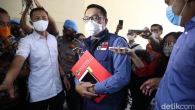 Kedatangan Gubernur Jawa Barat Ridwan Kamil memenuhi undangan Bareskrim Polri, Jumat (20/11). (foto: detiknews)
