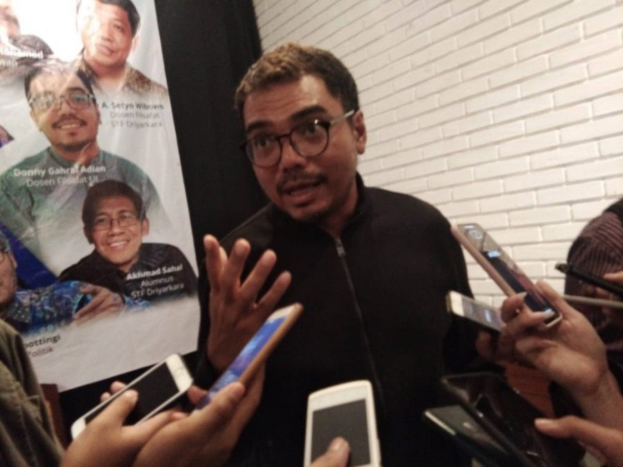Tenaga Ahli Utama Kantor Staf Presiden, Donny Gahral Adian saat diwawancara beberapa waktu lalu. (Foto: Tagar.id)