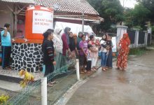 Warga Kampung Ciduging Desa Tarunajaya Kecamatan Darmaraja menyambut baik Wakaf Sumber Air dari Rumah Zakat. (foto: dok/Rumah Zakat)