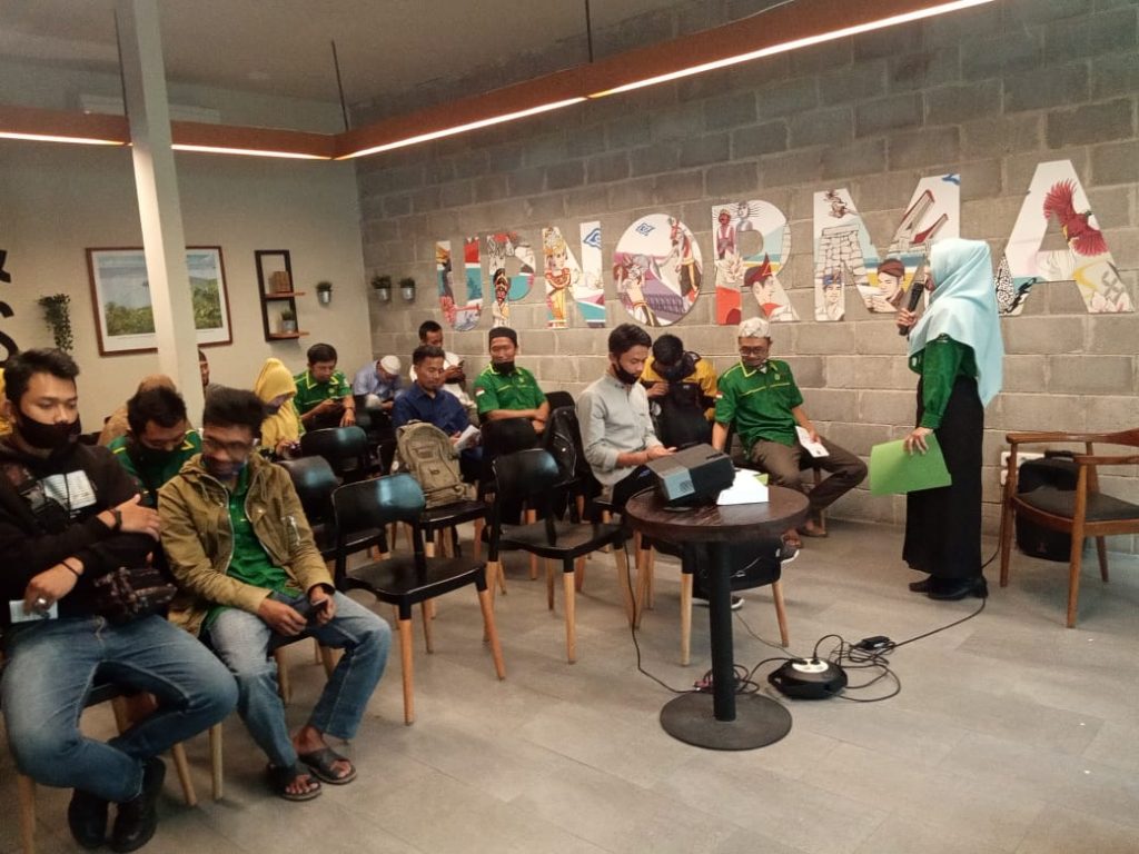 Sejumlah peserta mengikuti Musda Pemuda PUI Kabupaten Garut di Up Normal Caffe, Sabtu (5/12). (Foto: Humas PUI)
