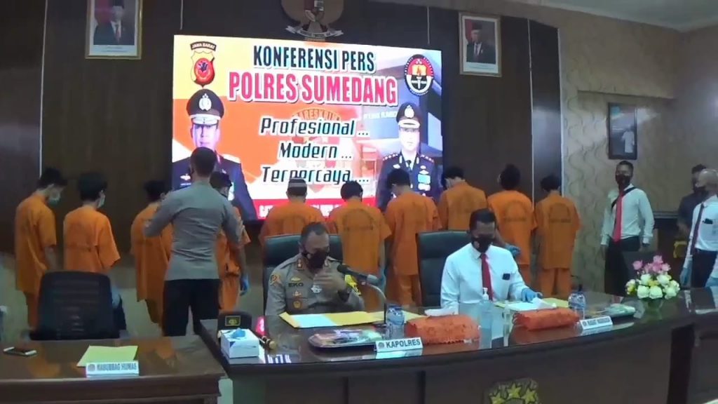 Polres Sumedang Polda Jawa Barat menggelar koferensi pers penangkapan 10 pengedar narkoba di Aula Tribrata Polres Sumedang, Kamis (10/12). (Foto: Arief Taufik Sabarudin/Fajarnusantara.com)