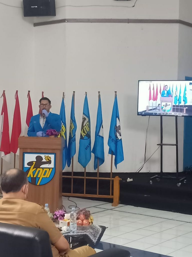 Ketua DPD KNPI Kota Bandung, Hendra Guntara memberi sambutan dalam Rapimda DPD KNPI Kota Bandung Tahun 2020, Senin (28/12). (Foto: Istimewa)