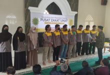 Direktur Utama PZU Pusat, Dr. H. Ahmad Hasan Ridwan melantik 10 pengurus PZU Kantor Layanan Sumedang, baru-baru ini. (Foto: Istimewa)