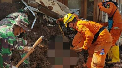 Tim SAR gabungan kembali menemukan korban tertimbun longsor. (Foto: Dok/Basarnas)