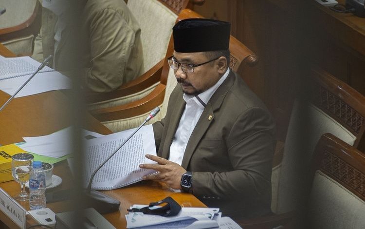 Menteri Agama Yaqut Cholil Qoumas menyampaikan paparan saat rapat kerja dengan Komisi VIII DPR di kompleks Parlemen, Senayan, Jakarta. (Foto: Antara)