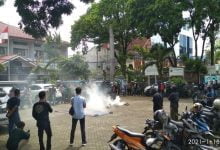 Aliansi Patriot Desa Jawa Barat melakukan aksi di halaman Kantor DPMD Provinsi Jawa Barat, Jalan Soekarno Hatta No. 466 Kota Bandung, Senin (18/1/2021) (Foto: Ist)