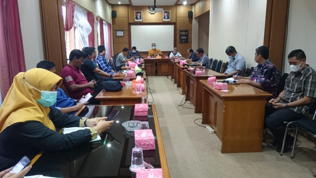 DPRD Kabupaten Sumedang melaksanakan Rapat Konsultasi Pimpinan di Ruang Rapat I DPRD Sumedang, Kamis (29/1/2021). (Foto: Humpro DPRD Sumedang)