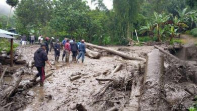 Banjir bandang terjang pemukiman warga di kawasan Cisarua, Bogor. (Foto: Tribunnews.com)