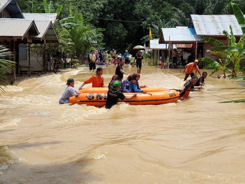 Warga korban banjir di Kalimantan Selatan terpaksa harus mengungsi hingga kondisi air surut. (Foto: Media Indonesia)