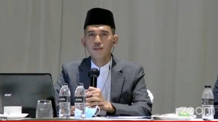 Ketua MUI Bidang Fatwa dan Urusan Halal, Asrorun Niam Sholeh dalam konferensi pers yang ditayangkan di YouTube TV MUI, Jumat (8/1). (Foto: Tribunnews.com)