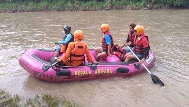 Tim SAR terus melakukan pencarian korban tenggelam di Sungai Cimanuk. (Foto: dok/Basarnas Bandung)