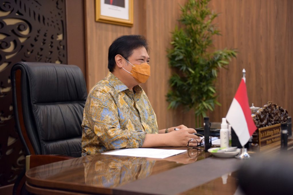 Ketua KPCPEN, Airlangga Hartarto dalam agenda rapat secara virtual beberapa waktu lalu. (Foto: dok/Kementerian Koordinator Bidang Perekonomian RI)