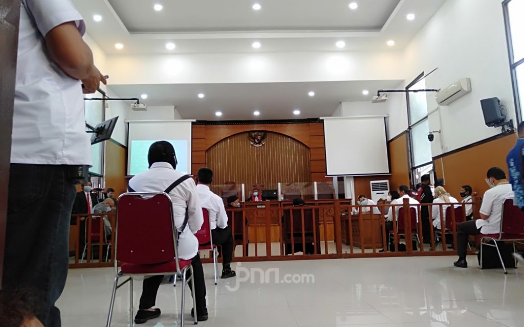 Suasana ruang sidang gugatan praperadilan di PN Jaksel, Senin (4/1). (Foto: JPNN.com)