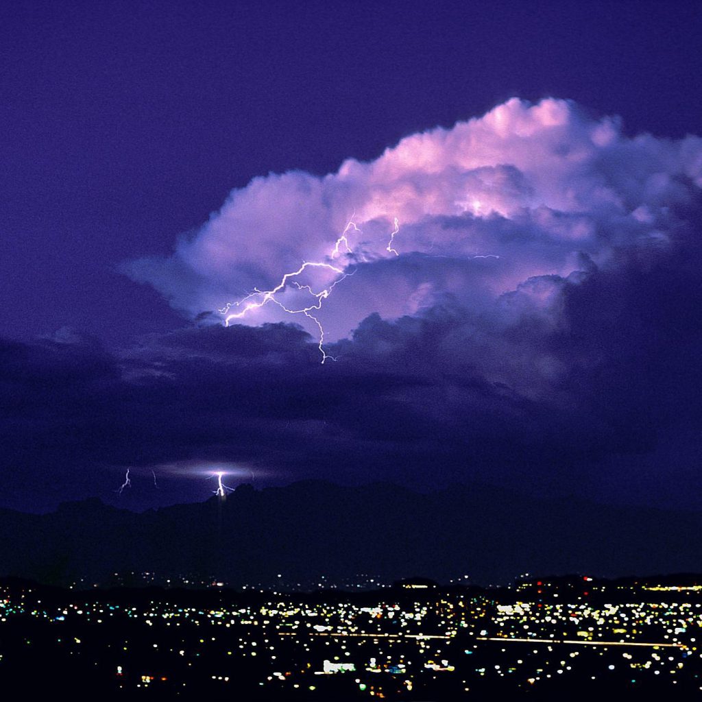 BMKG menyebutkan bahwa suara dentuman di Kota Malang berasal dari Thunderstorm atau petir. (Foto: Net/Ilustrasi)