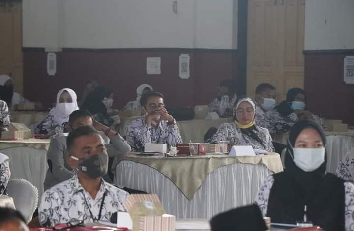 Sejumlah guru SD di Kabupaten Sumedang mengikuti Diklat TIK yang digelar selama tiga hari kedepan. (Foto: IST/Diskominfosanditik Sumedang)