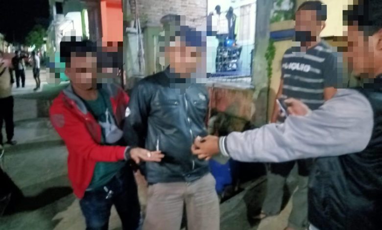 Sat Narkoba Polres Sumedang menangkap SM yang kedapatan memiliki dua paket sabu siap edar pada Senin (15/2/2021) malam. (Foto: Istimewa)