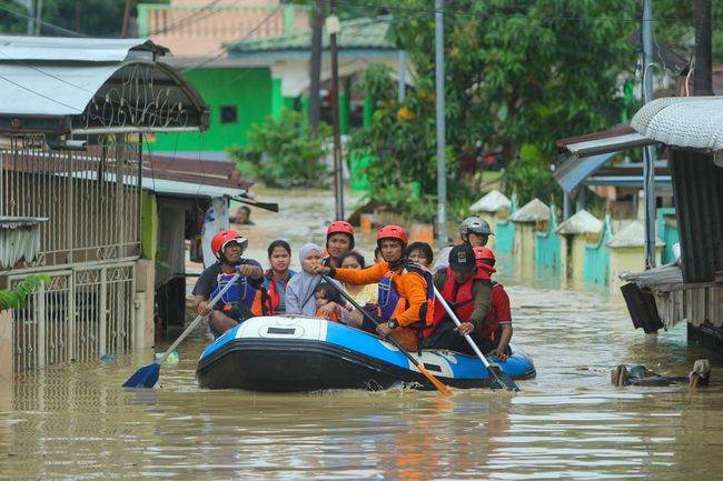 BMKG mengeluarkan peringatan potensi banjir dampak hujan lebat dalam dua hari kedepan. (Foto: dok/CNNIndonesia)