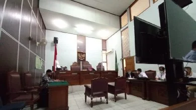 Suasana sidang pembacaan gugatan permohonan dari pemohon yang dihadirkan kedua belah pihak di Pengadilan Negeri Jakarta Selatan, Senin (1/2/2021). (Foto: JPNN.com)