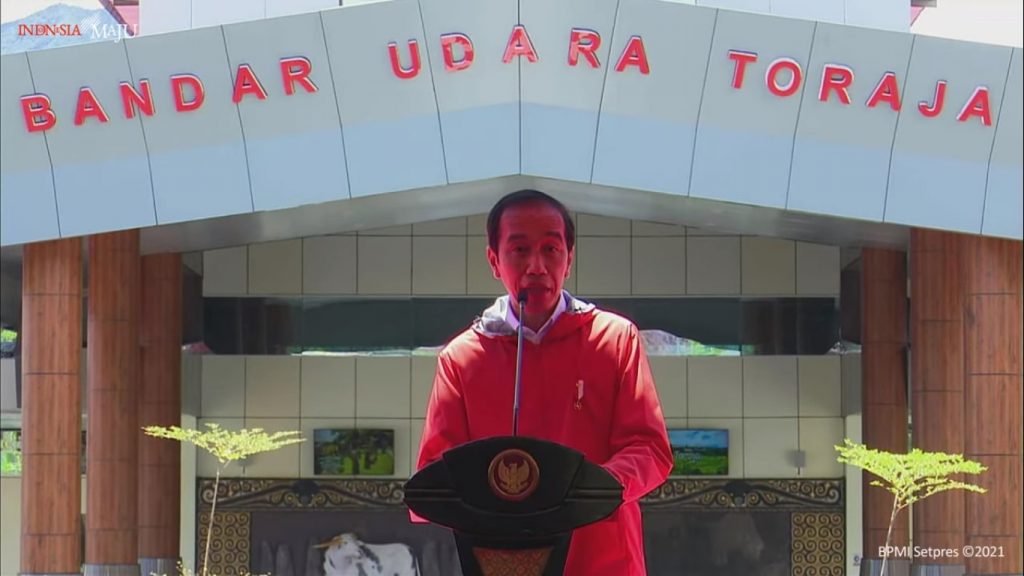 Presiden Joko Widodo meresmikan Bandar udara Toraja yang ada di Kabupaten Tana Toraja Provinsi Sulawesi Selatan, Kamis (18/3/2021). (Foto: Tangkap Layar)