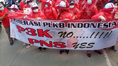 Aksi long march gabungan PLKB dari Halte Halim Perdana Kusuma menuju kantor BKKBN yang ada di Cawang, Jakarta Timur, Senin (29/3/2021). (Foto: Pengurus Pusat Konfederasi KASBI)