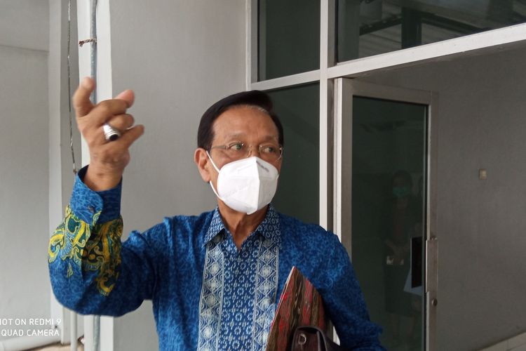 Gubernur DIY Sri Sultan Hamengkubuwono X saat ditemui wartawan di kompleks kepatihan, Yogyakarta. (Foto: Kompas.com/Wisang Seto Pangaribowo)