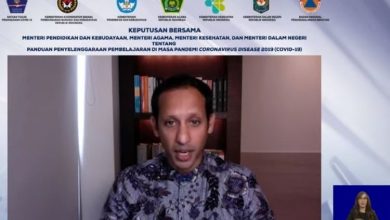 Mendikbud Nadiem Makarim membacakan SKB 4 Menteri terkait belajar tatap muka di sekolah. (Foto: dok.Kompas.com/Dian Ihsan)