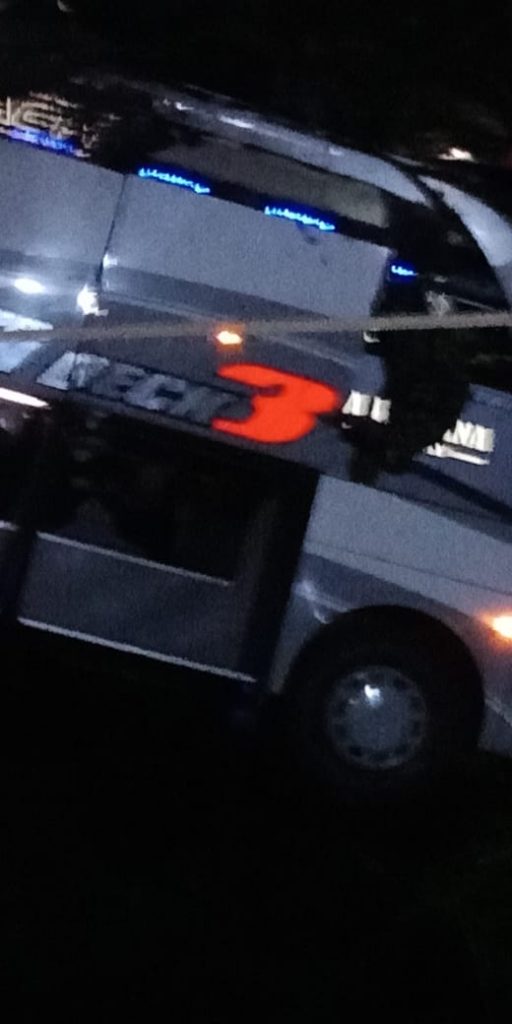 Berikut ini penampakan bus masuk jurang di kawasan Tanjakan Cae Kecamatan Wado Kabupaten Sumedang Provinsi Jawa Barat pada Rabu malam (10/3/2021). (Foto: Istimewa)