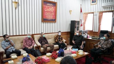 Ketua DPRD Kabupaten Sumedang, Irwansyah Putra menerima audensi gabungan masyarakat Kecamatan Conggeang dan Buahdua Kabupaten Sumedang, Rabu (10/3/2021). (Foto: Humpro DPRD Sumedang)