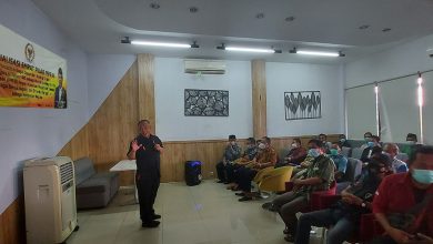 Anggota MPR RI dari Fraksi PKS Dapil Jawa Barat IX, KH. Nurhasan Zaidi memaparkan sosialisasi 4 Pilar Kebangsaan di Aula Café Lampu Satu Kabupaten Subang, Sabtu (13/3/21). (Foto: Istimewa)