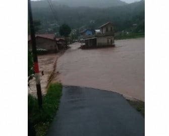 Sejumlah video kondisi banjir di Sumedang beredar di sejumlah media sosial. (Foto: tangkap layar)