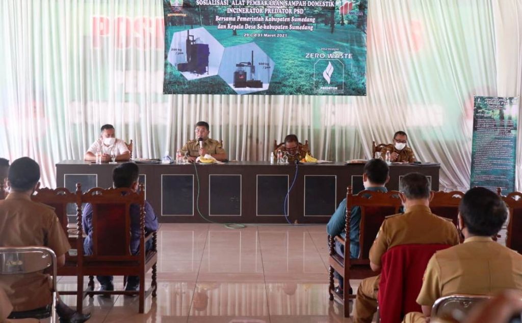 DLHK dan Pemkab Sumedang tengah sosialisasi penanggulangan sampah bersama sejumlah kepada desa dan lurah, Senin (29/3/2021). (Foto: Humas Pemkab Sumedang)