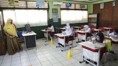 Sejumlah siswa melaksanakan simulasi pembelajaran tatap muka ditengah pandemi covid-19, beberapa waktu lalu. (Foto: dok/CNNIndonesia)