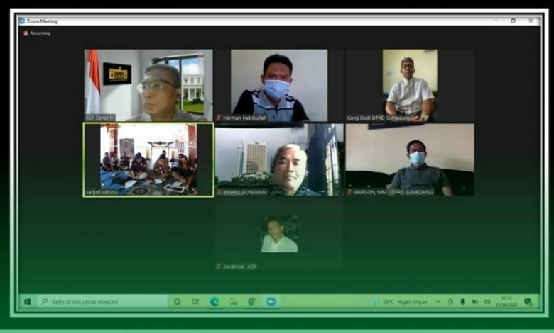 AUDENSI VIRTUAL : Anggota DPRD Sumedang Herman Habibullah akan mendorong percepatan kawasan pusat pemerintahan Jatinangor saat mengikuti audensi virtual