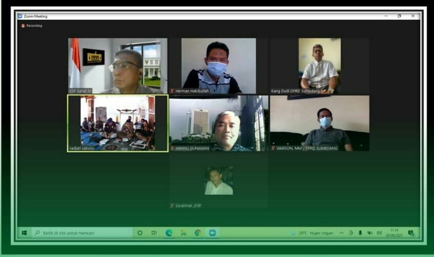 AUDENSI VIRTUAL : Anggota DPRD Sumedang Herman Habibullah akan mendorong percepatan kawasan pusat pemerintahan Jatinangor saat mengikuti audensi virtual