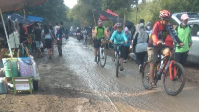 Kondisi jalan rusak di daerah Kiarapayung Jatinangor