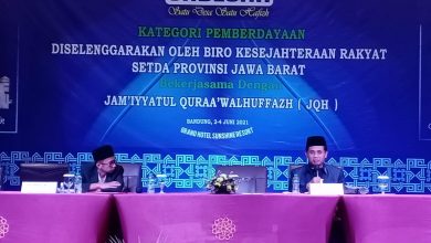 KH Sa'dulloh (kanan) memberi paparan dalam pembinaan peserta Satu Desa Satu Hafidz (Sadesha) di Hotel Grand Sunshine Resort Soreang Bandung, Kamis (3/6/2021). (Foto: IST)