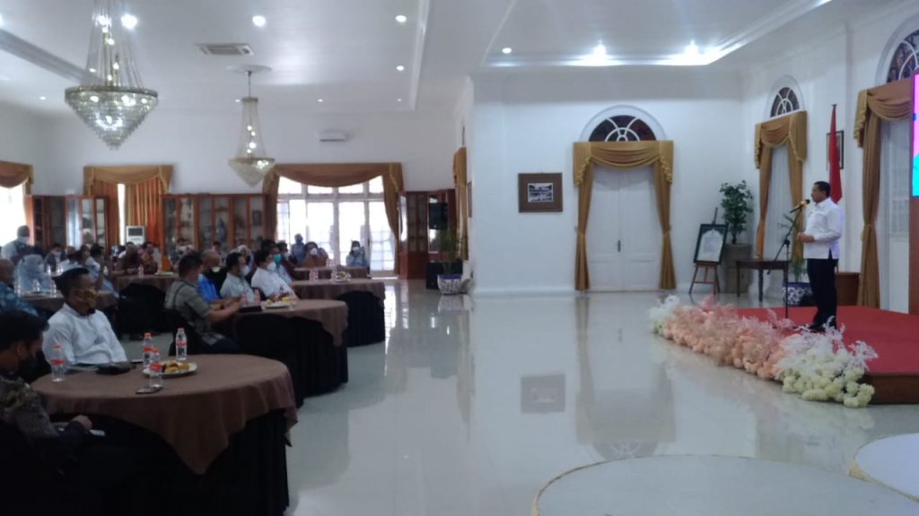 Bupati Sumedang H Dony Ahmad Munir memberi sambutan dalam acara di Gedung Negara Sumedang. (Foto: IST)
