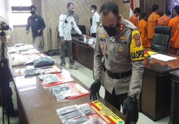Barang bukti kasus narkotika ditunjukan dalam konferensi pers hasil pengungkapan kasus narkotika di Mapolres Sumedang. (Foto: IST)