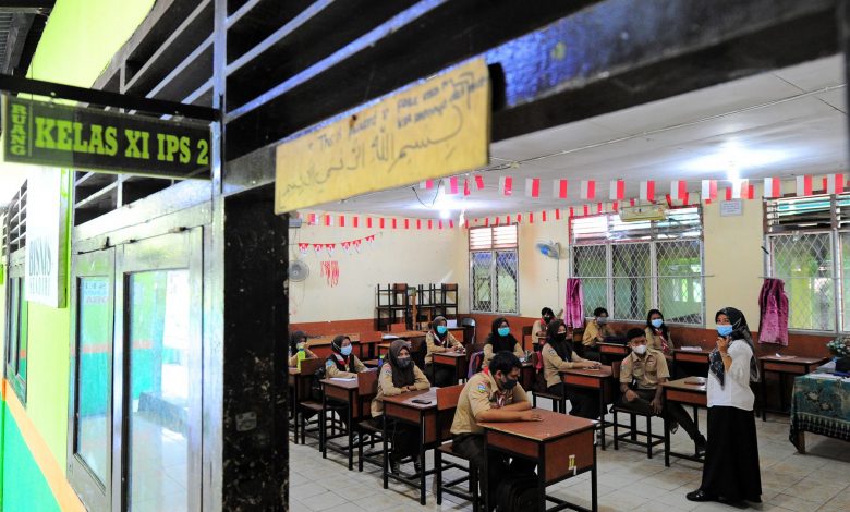 Sejumlah siswa tengah belajar dengan melaksanakan PTM Terbatas. (Foto: Media Indonesia)