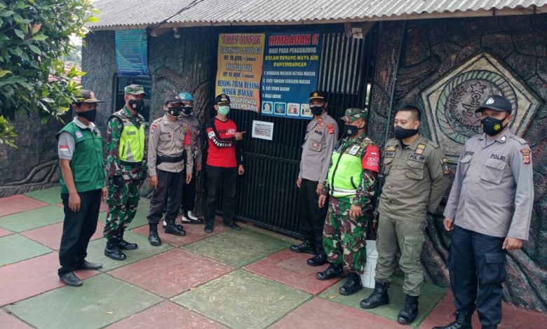 MONITORING : Forkopimcam Pamulihan saat memastikan penutupan tempat wisata sebagai upaya mendukung PPKM Darurat Covid-19 (Istimewa)