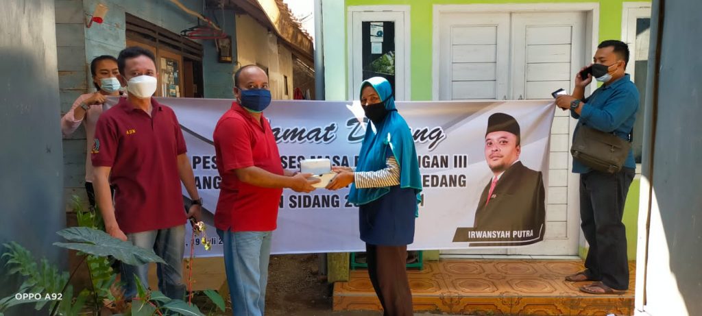Ketua DPRD Sumedang, Irwansyah Putra, saat reses door to door ke rumah warga.
